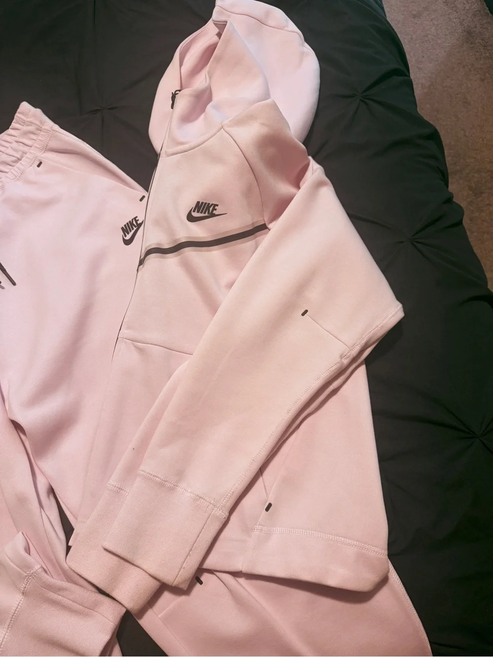 Nike Women’s Light Pink Full-Zip Tech sweatsuit